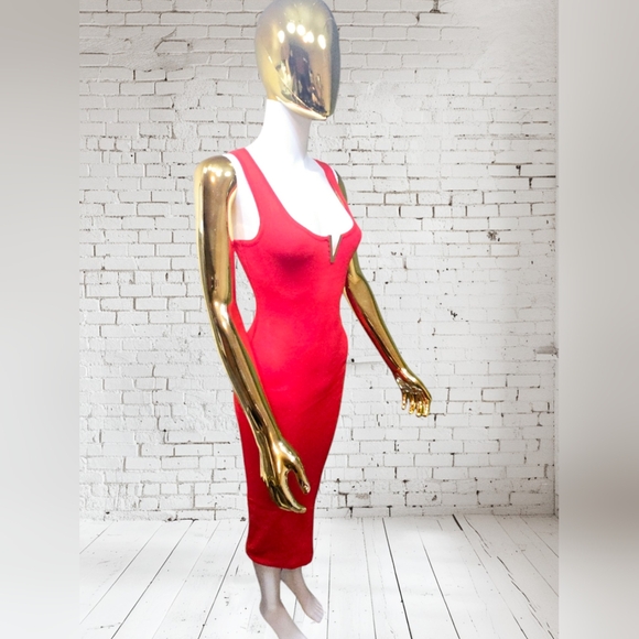 Galita Tight red dress with a golden detail in the center - Picture 7 of 9